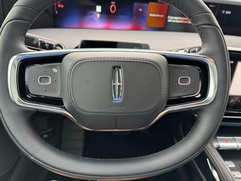 Lincoln Nautilus Vehicle Full-screen Gallery Image 21