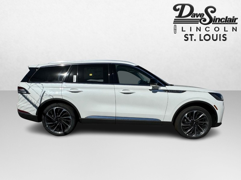Lincoln Aviator Vehicle Full-screen Gallery Image 04