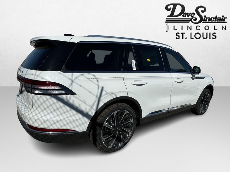 Lincoln Aviator Vehicle Full-screen Gallery Image 05