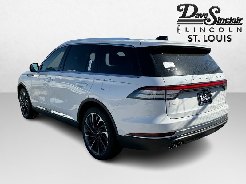 Lincoln Aviator Vehicle Full-screen Gallery Image 07