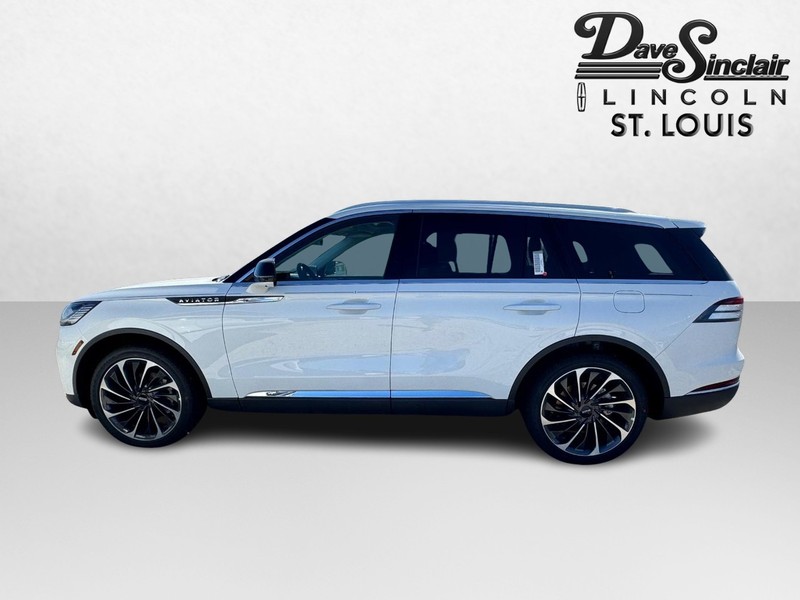 Lincoln Aviator Vehicle Full-screen Gallery Image 09