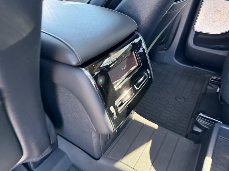 Lincoln Aviator Vehicle Full-screen Gallery Image 13