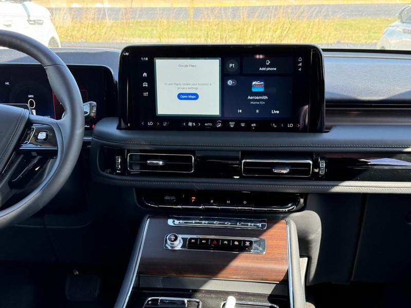 Lincoln Aviator Vehicle Full-screen Gallery Image 17