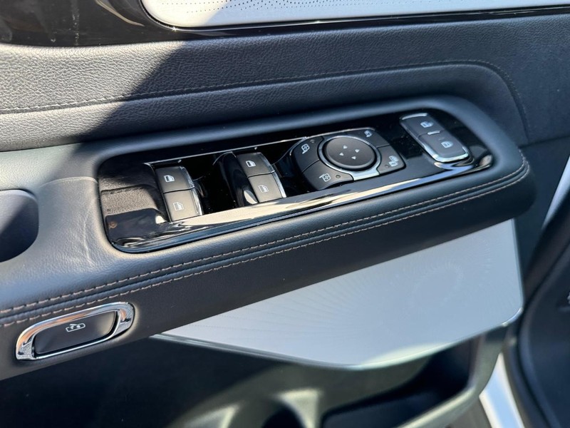Lincoln Aviator Vehicle Full-screen Gallery Image 20