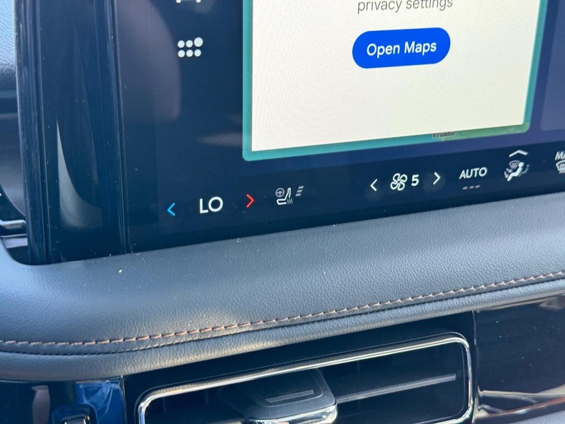 Lincoln Aviator Vehicle Full-screen Gallery Image 25
