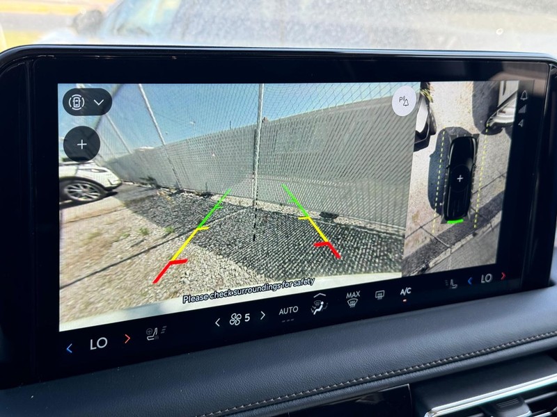Lincoln Aviator Vehicle Full-screen Gallery Image 26