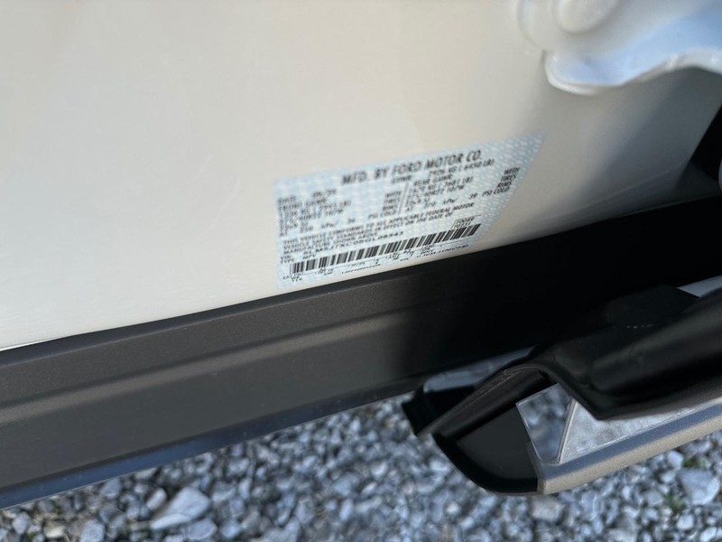 Lincoln Aviator Vehicle Full-screen Gallery Image 27