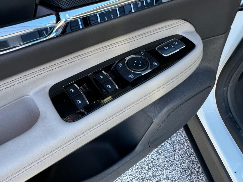 Lincoln Corsair Vehicle Full-screen Gallery Image 19