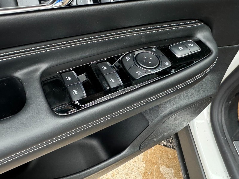 Lincoln Corsair Vehicle Full-screen Gallery Image 19