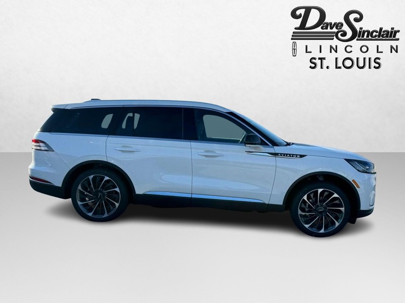 Lincoln Aviator Vehicle Full-screen Gallery Image 04