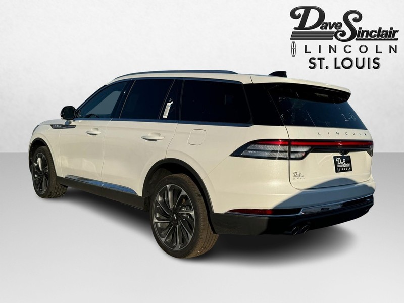 Lincoln Aviator Vehicle Full-screen Gallery Image 07