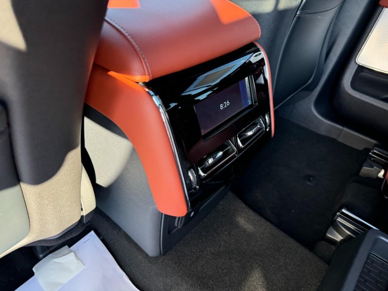 Lincoln Aviator Vehicle Full-screen Gallery Image 13