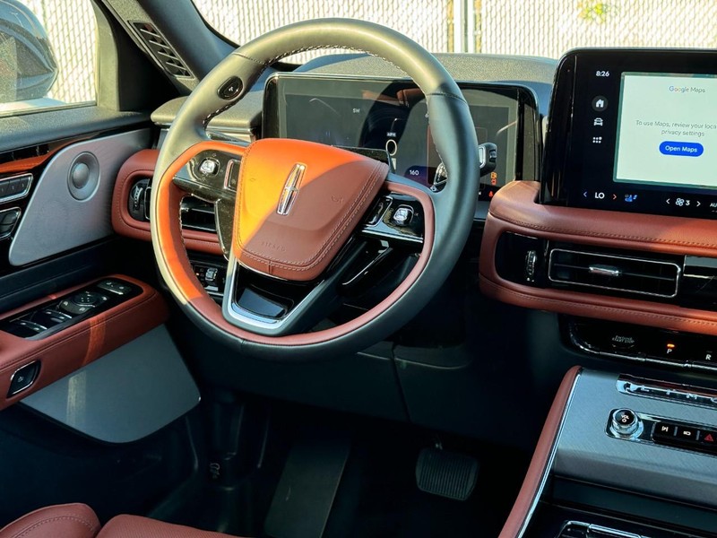 Lincoln Aviator Vehicle Full-screen Gallery Image 17