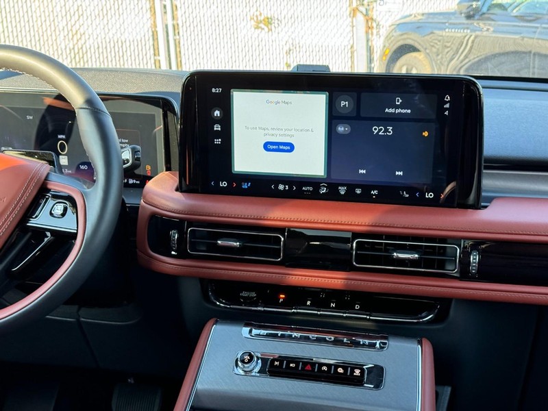 Lincoln Aviator Vehicle Full-screen Gallery Image 18