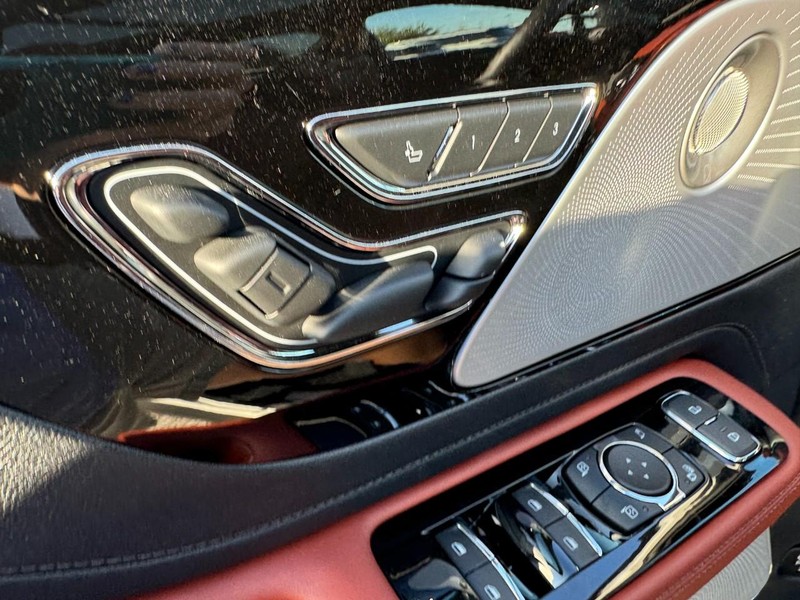 Lincoln Aviator Vehicle Full-screen Gallery Image 22