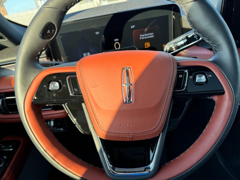 Lincoln Aviator Vehicle Full-screen Gallery Image 23