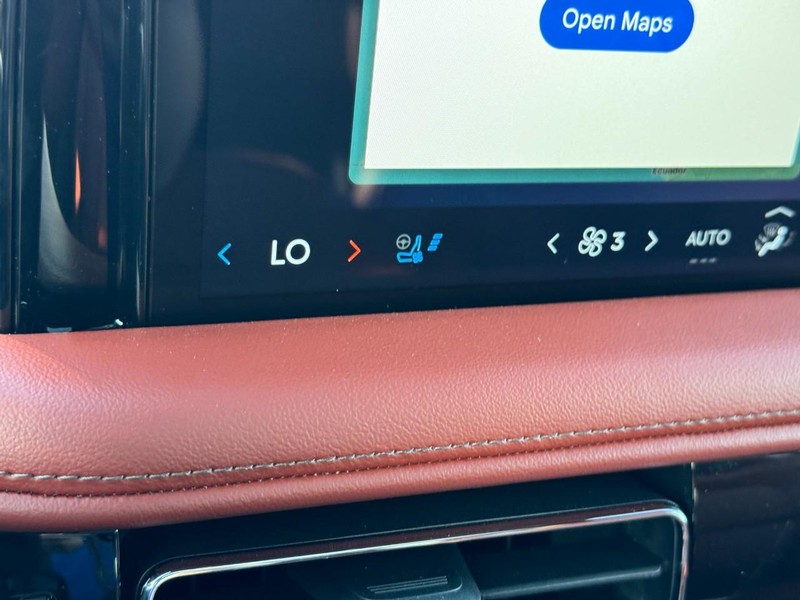 Lincoln Aviator Vehicle Full-screen Gallery Image 26