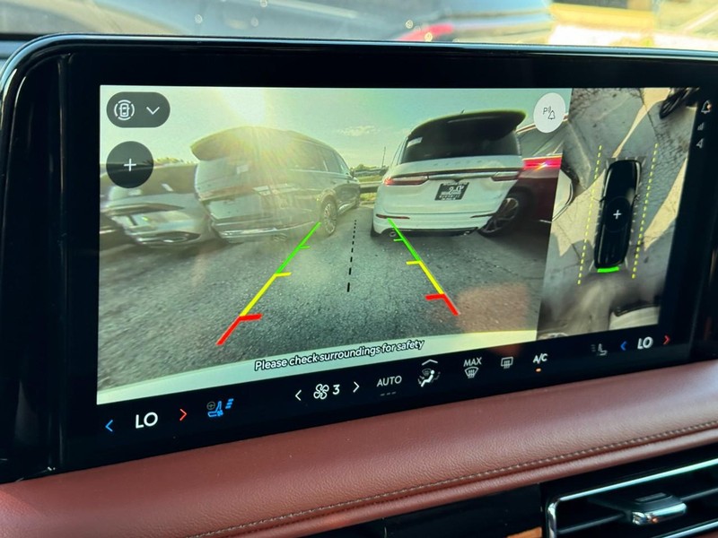 Lincoln Aviator Vehicle Full-screen Gallery Image 27