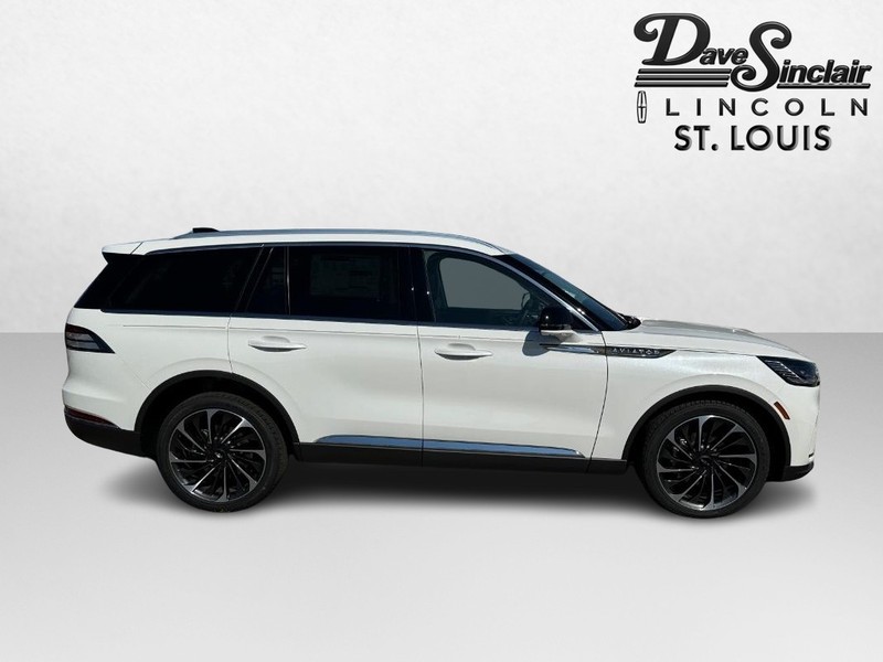 Lincoln Aviator Vehicle Full-screen Gallery Image 02