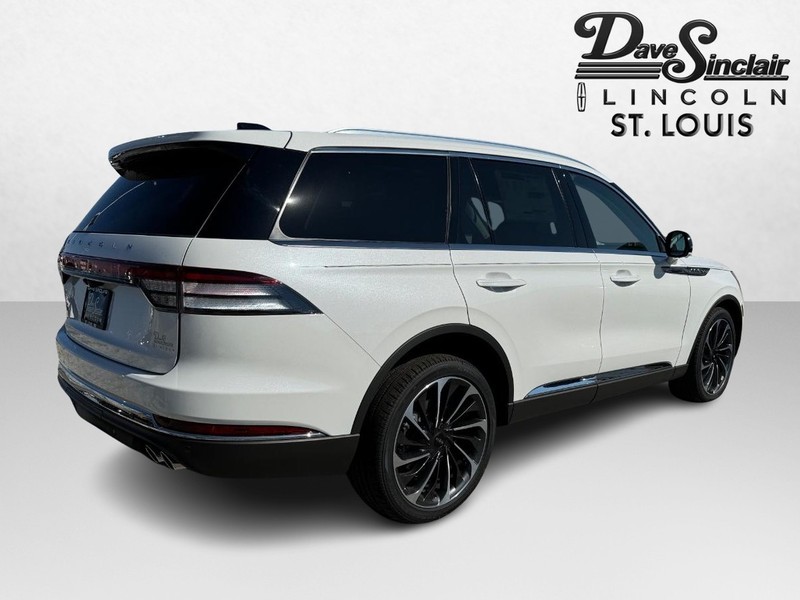 Lincoln Aviator Vehicle Full-screen Gallery Image 03