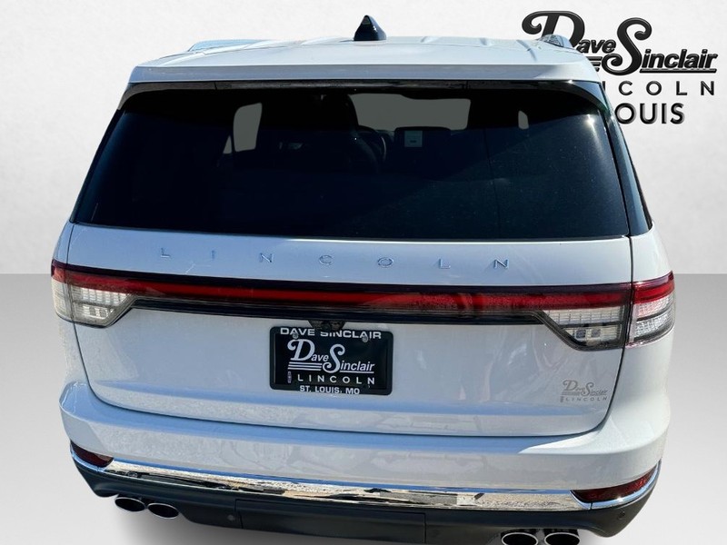 Lincoln Aviator Vehicle Full-screen Gallery Image 04