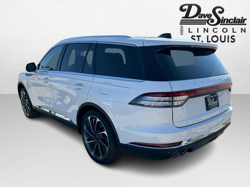 Lincoln Aviator Vehicle Full-screen Gallery Image 05