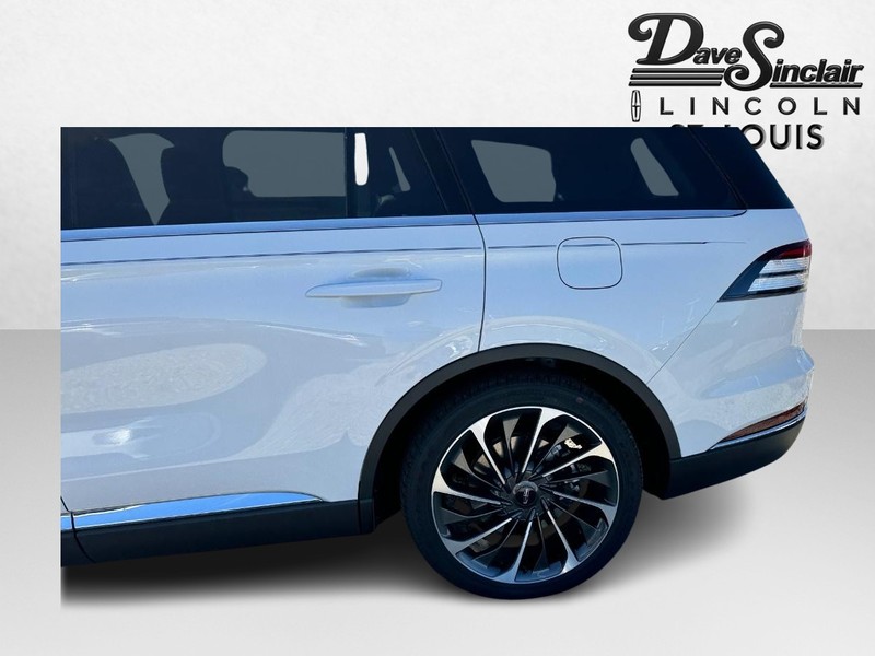 Lincoln Aviator Vehicle Full-screen Gallery Image 07