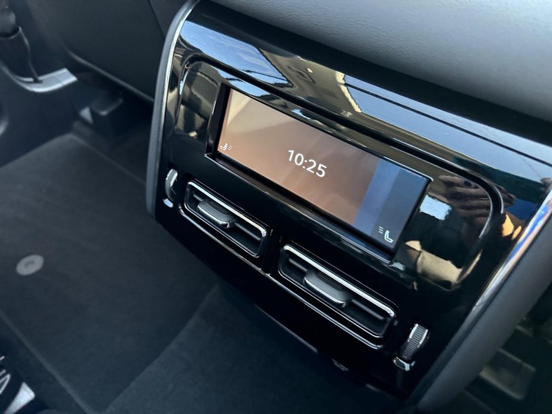 Lincoln Aviator Vehicle Full-screen Gallery Image 13