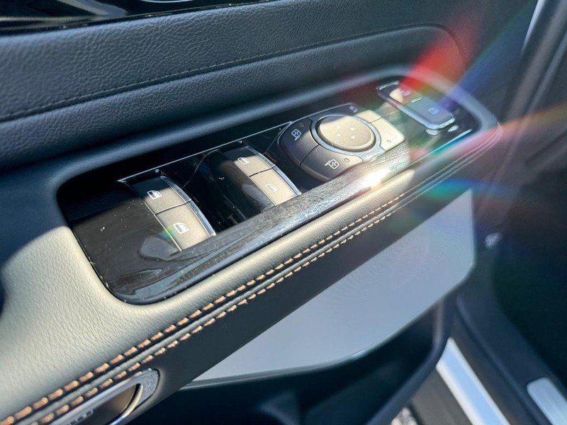 Lincoln Aviator Vehicle Full-screen Gallery Image 19