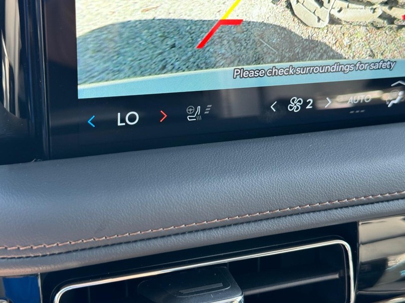 Lincoln Aviator Vehicle Full-screen Gallery Image 24