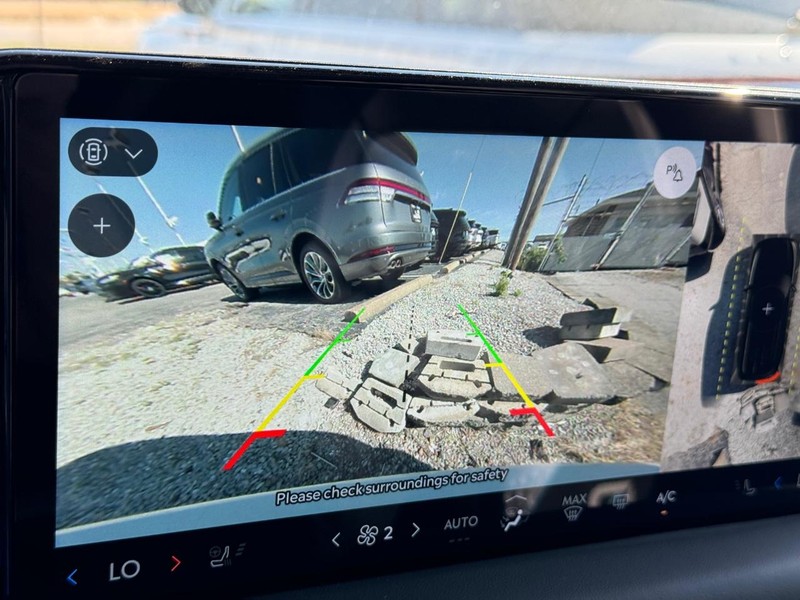 Lincoln Aviator Vehicle Full-screen Gallery Image 25