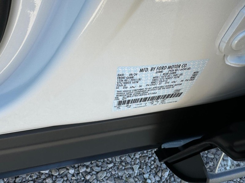 Lincoln Aviator Vehicle Full-screen Gallery Image 26