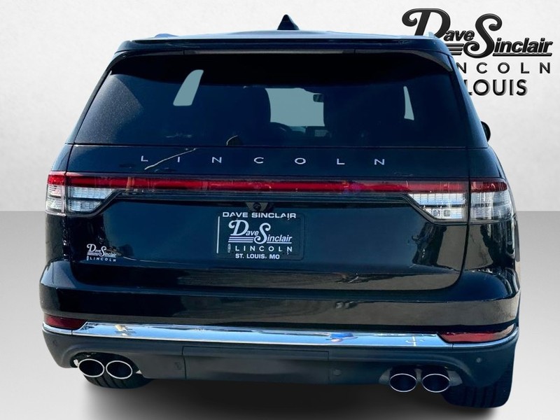 Lincoln Aviator Vehicle Full-screen Gallery Image 06