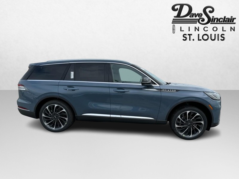 Lincoln Aviator Vehicle Full-screen Gallery Image 04