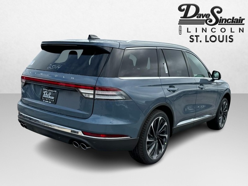 Lincoln Aviator Vehicle Full-screen Gallery Image 05