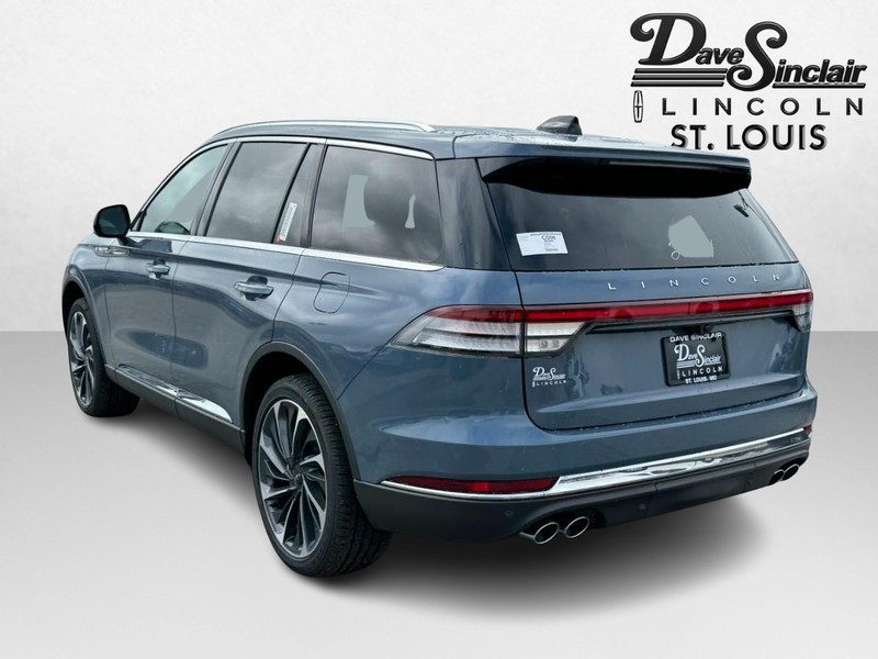 Lincoln Aviator Vehicle Full-screen Gallery Image 07