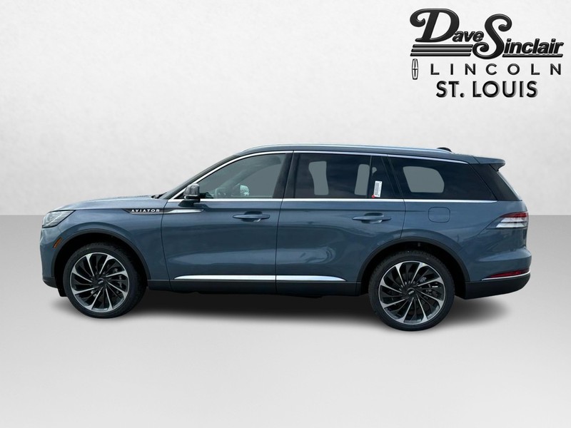 Lincoln Aviator Vehicle Full-screen Gallery Image 09