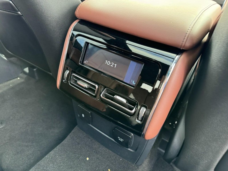 Lincoln Aviator Vehicle Full-screen Gallery Image 15