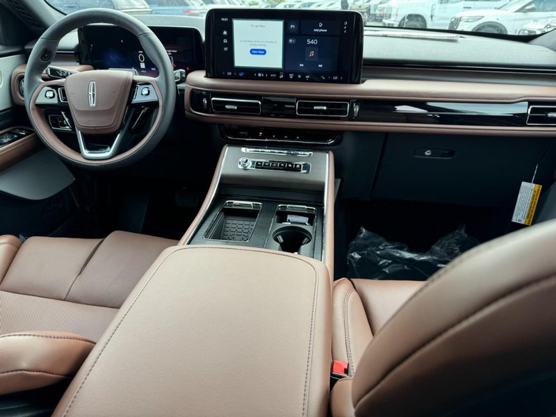 Lincoln Aviator Vehicle Full-screen Gallery Image 16