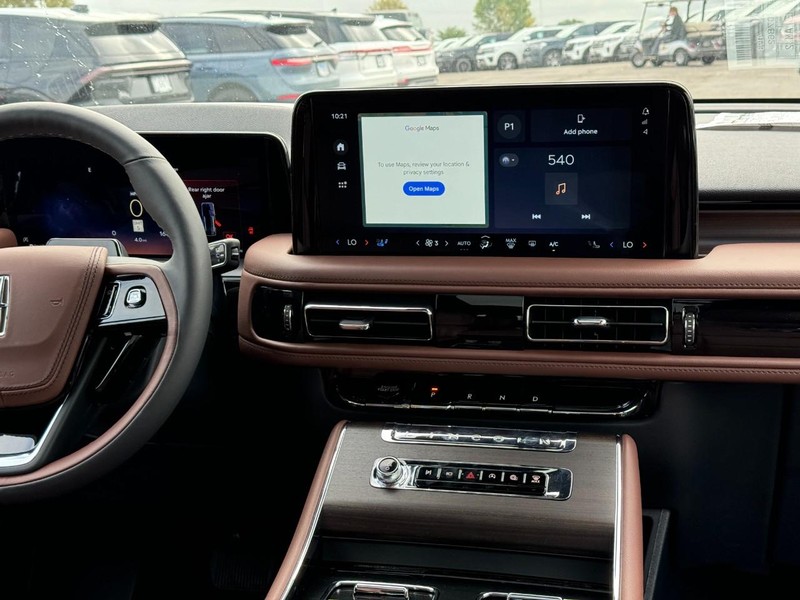 Lincoln Aviator Vehicle Full-screen Gallery Image 18