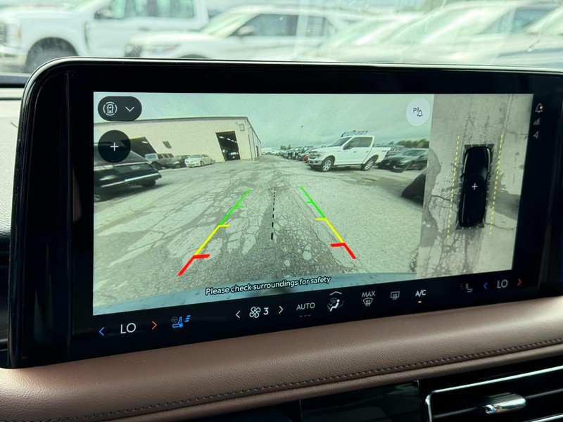 Lincoln Aviator Vehicle Full-screen Gallery Image 27