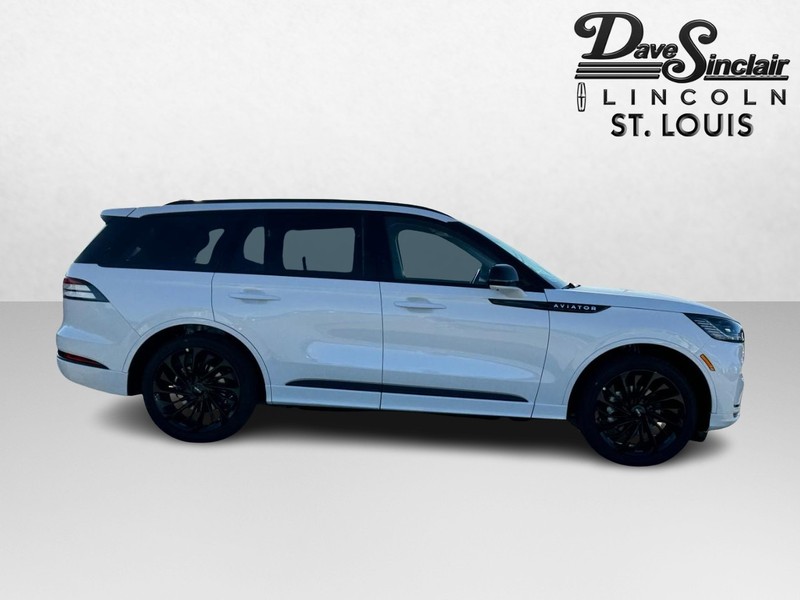 Lincoln Aviator Vehicle Full-screen Gallery Image 04