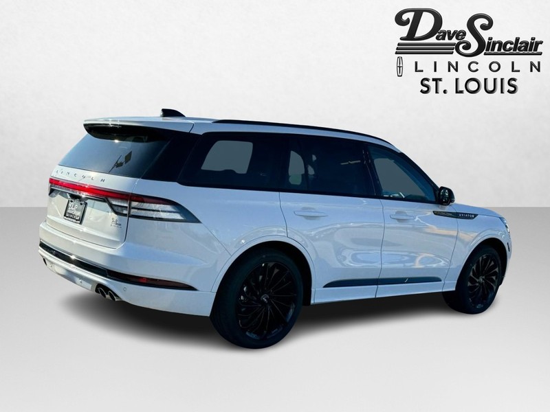 Lincoln Aviator Vehicle Full-screen Gallery Image 05