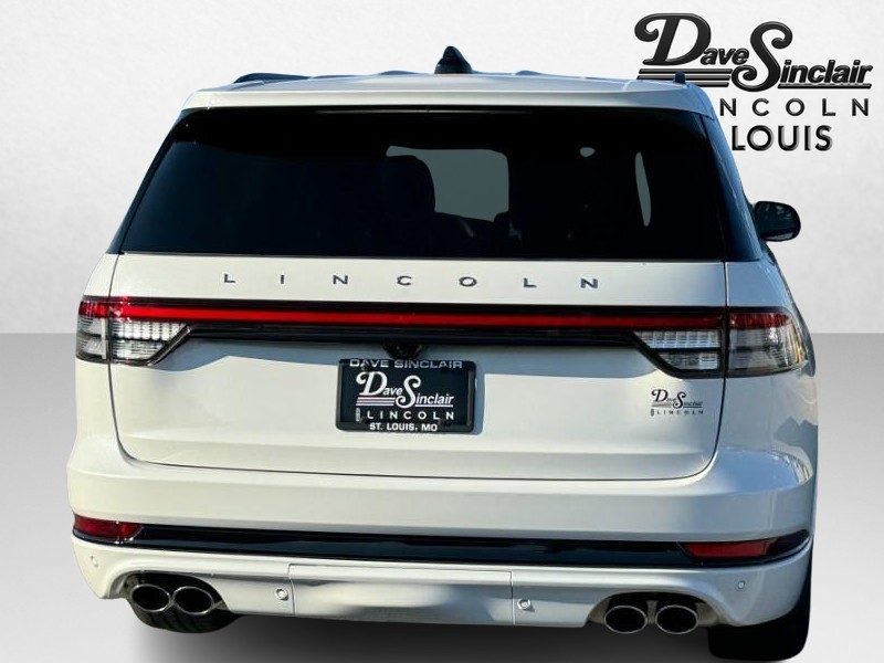Lincoln Aviator Vehicle Full-screen Gallery Image 06