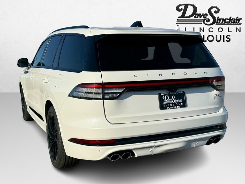 Lincoln Aviator Vehicle Full-screen Gallery Image 07