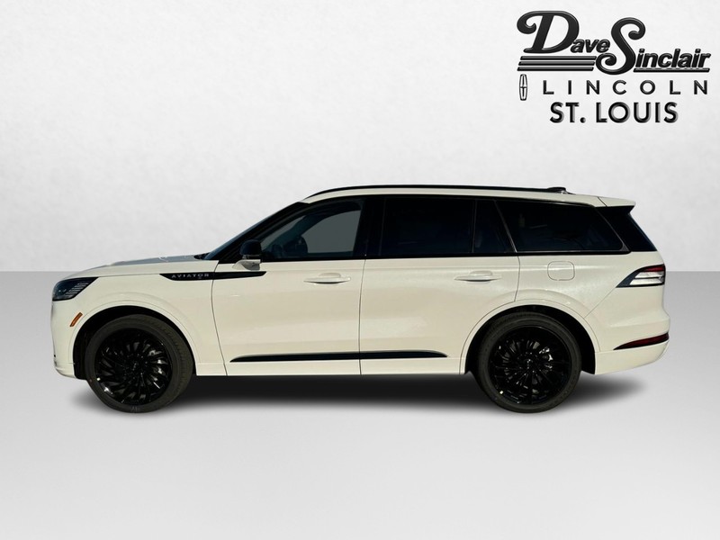 Lincoln Aviator Vehicle Full-screen Gallery Image 09