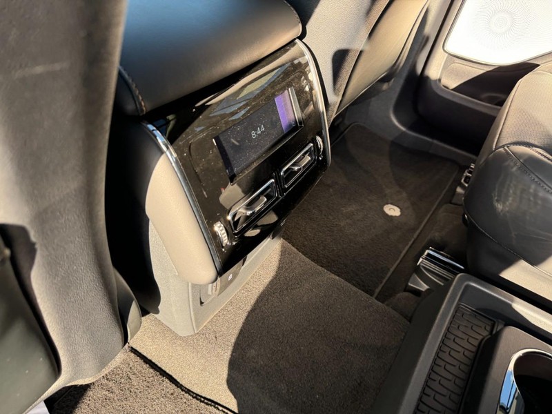 Lincoln Aviator Vehicle Full-screen Gallery Image 14
