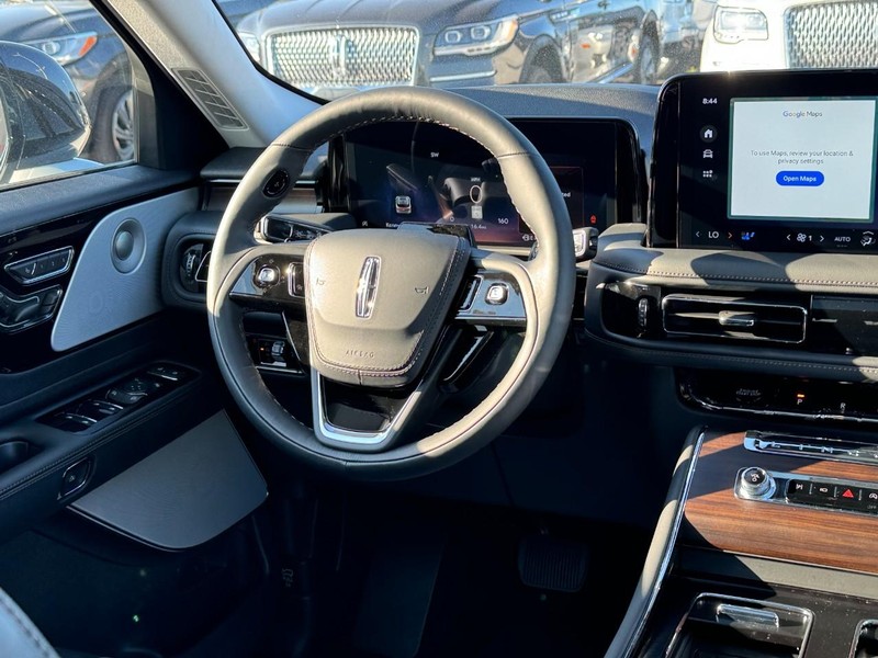 Lincoln Aviator Vehicle Full-screen Gallery Image 17