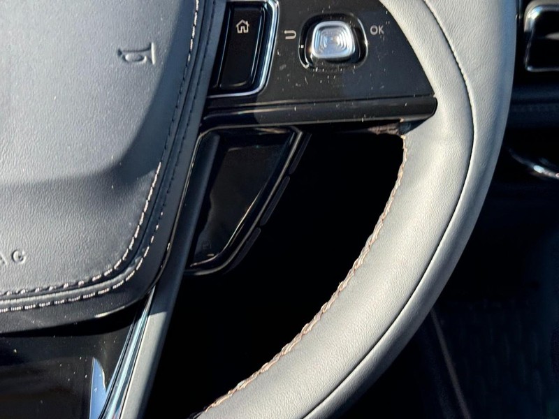 Lincoln Aviator Vehicle Full-screen Gallery Image 25