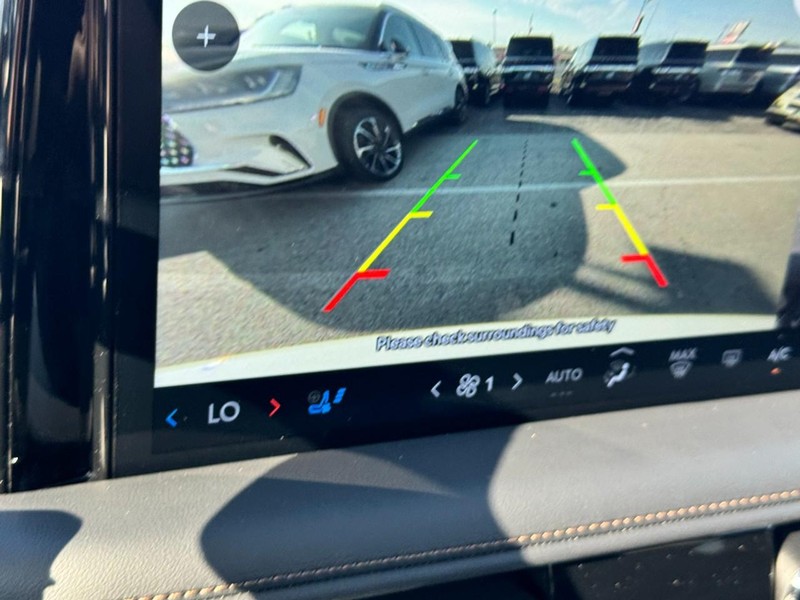 Lincoln Aviator Vehicle Full-screen Gallery Image 26